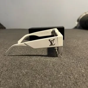Louis Vuitton サイクロンサングラス ホワイト 楽天市場】LOUIS VUITTON ルイヴィトン サングラス サイクロン